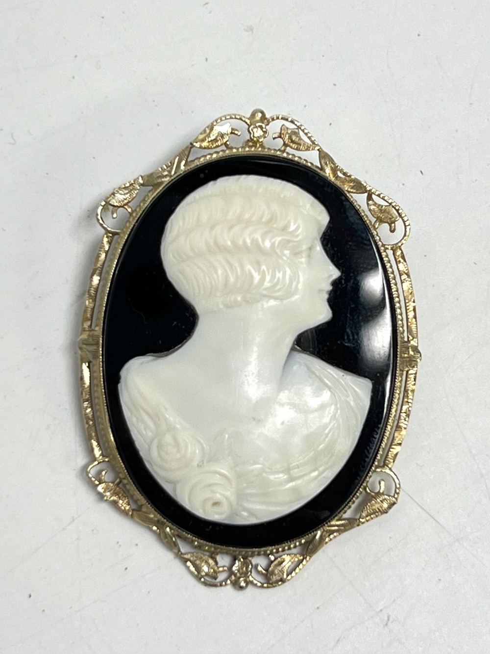 14 Karat cameo pendant/pin
